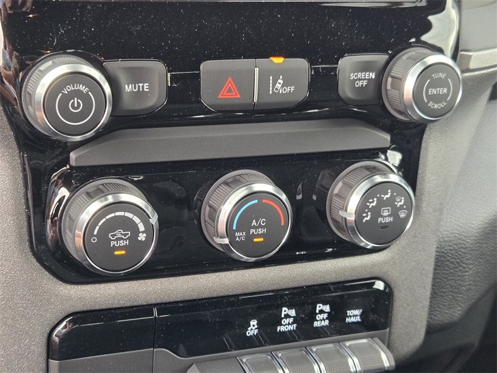 2025 Ram 1500 Tradesman photo 10