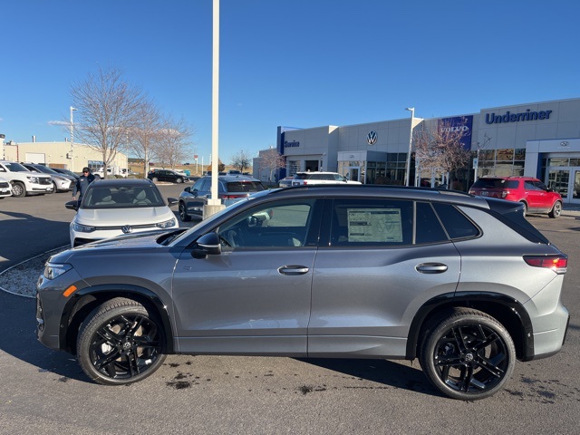 2025 Volkswagen Tiguan SE R-LINE BLACK's photo