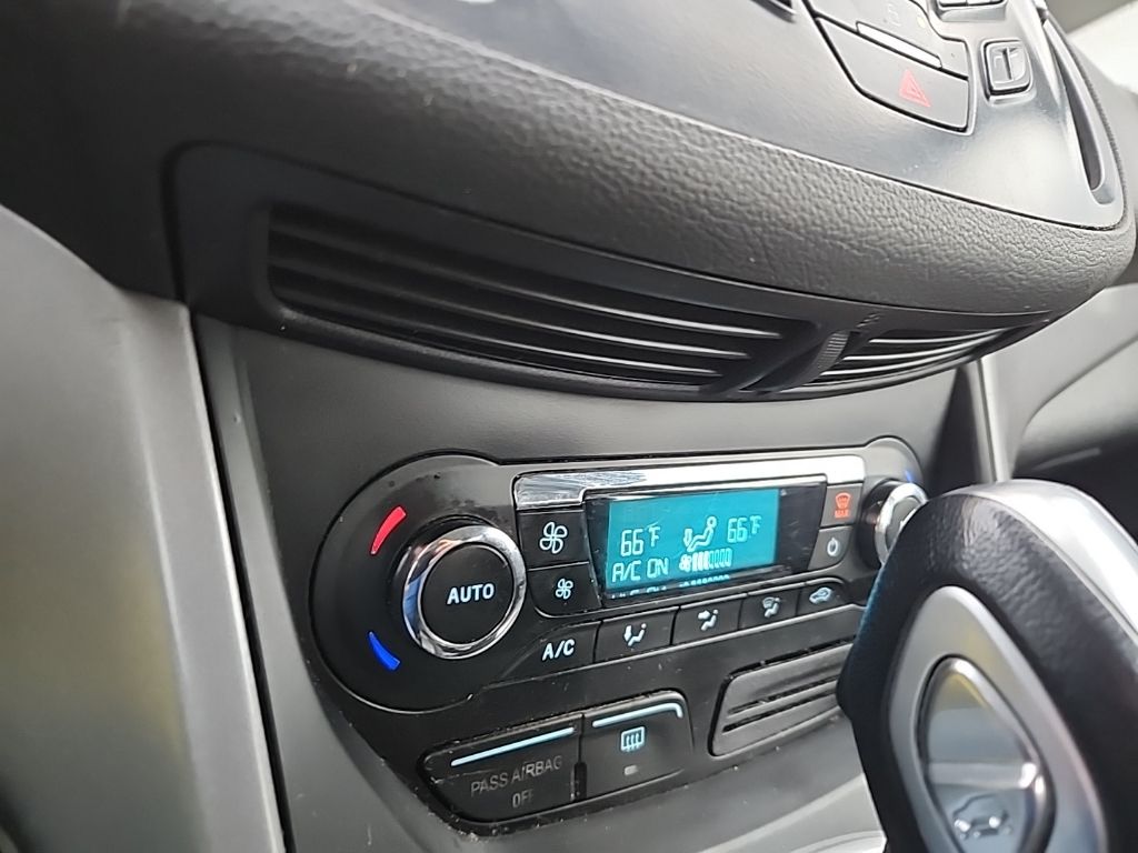 2013 Ford C-Max Hybrid SE photo 17