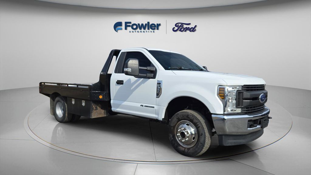 2019 Ford F-350 Super Duty Chassis Cab XL