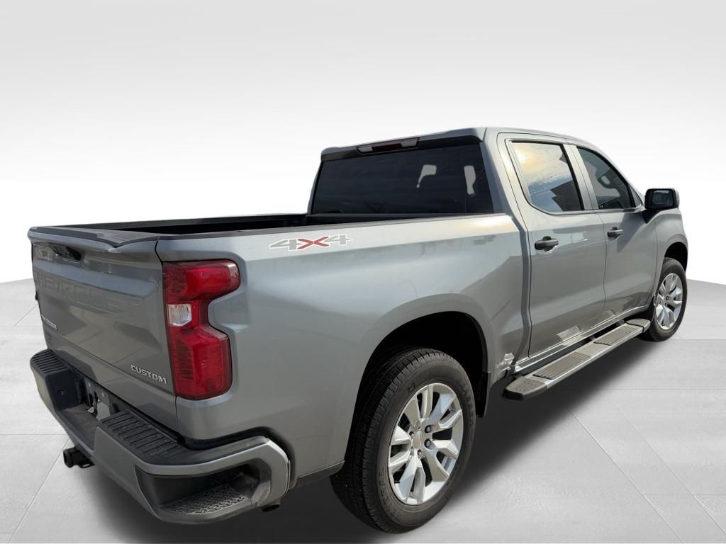 2023 Chevrolet Silverado 1500 Custom photo 3