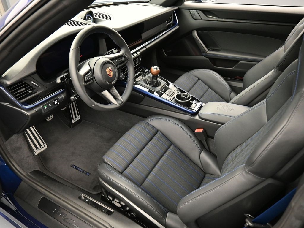 2025 Porsche 911 T photo 3