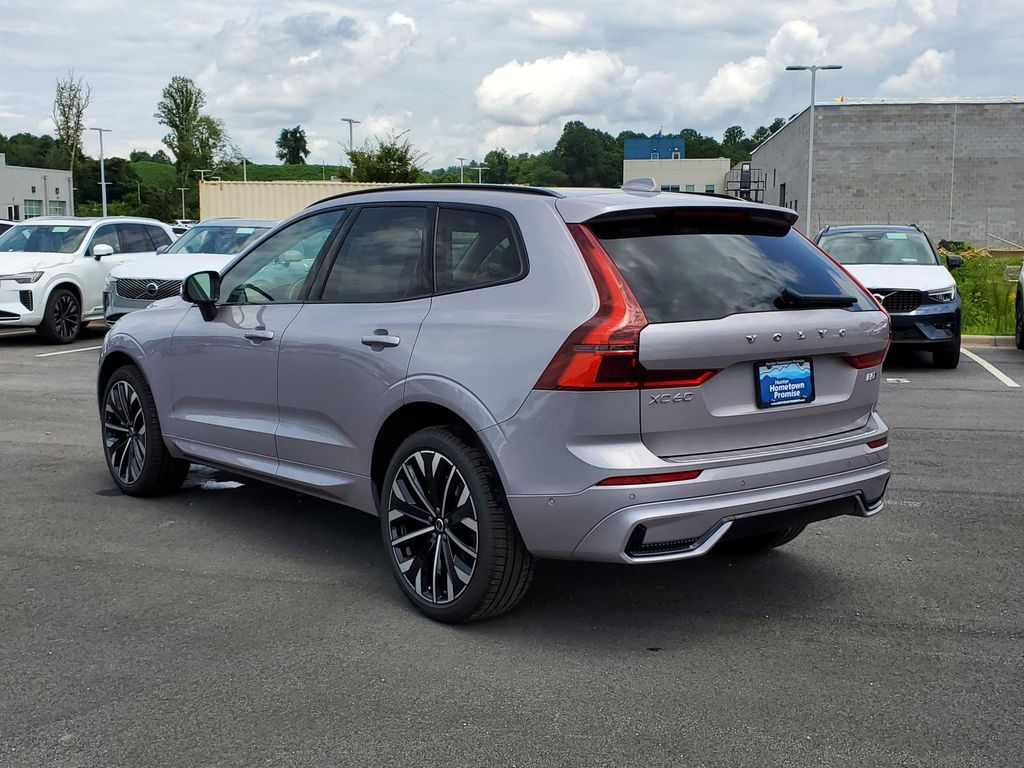 2026 Volvo XC60 B5 photo 19