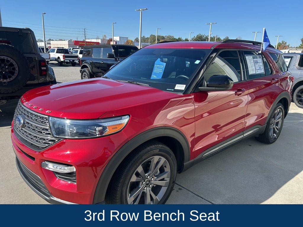 2023 Ford Explorer XLT photo 3