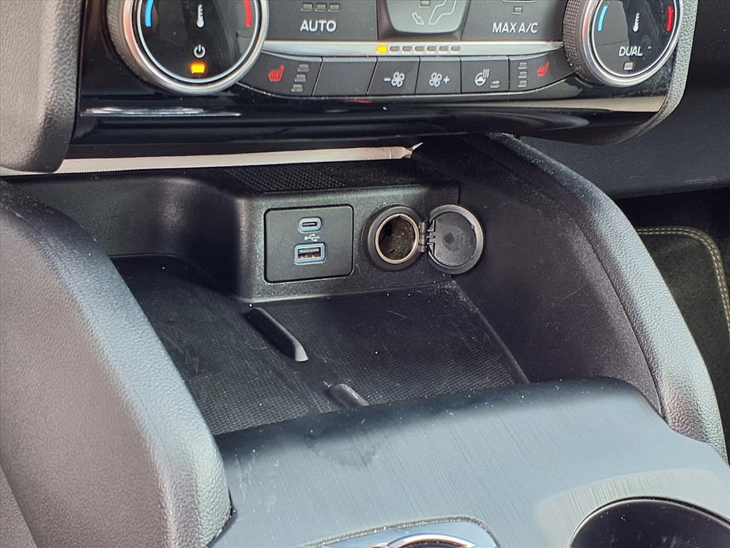 2022 Ford Escape Titanium photo 13