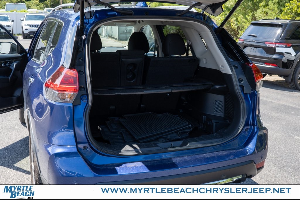 2019 Nissan Rogue SV photo 27