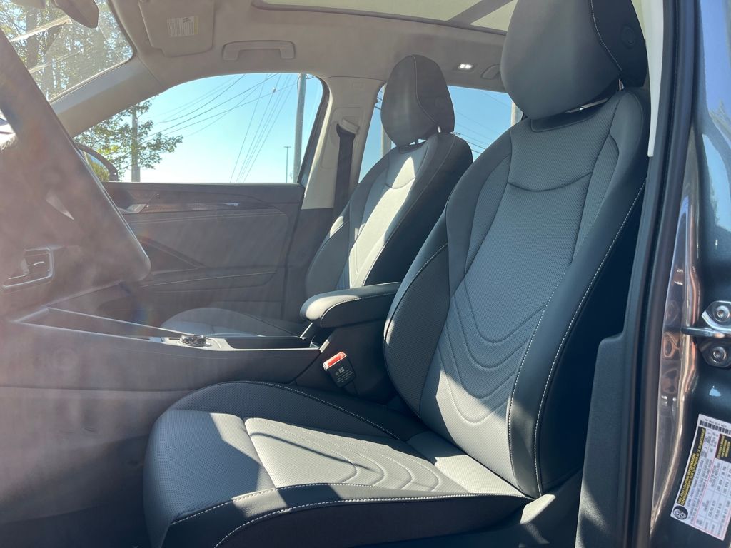 2025 Volkswagen Tiguan SE photo 6