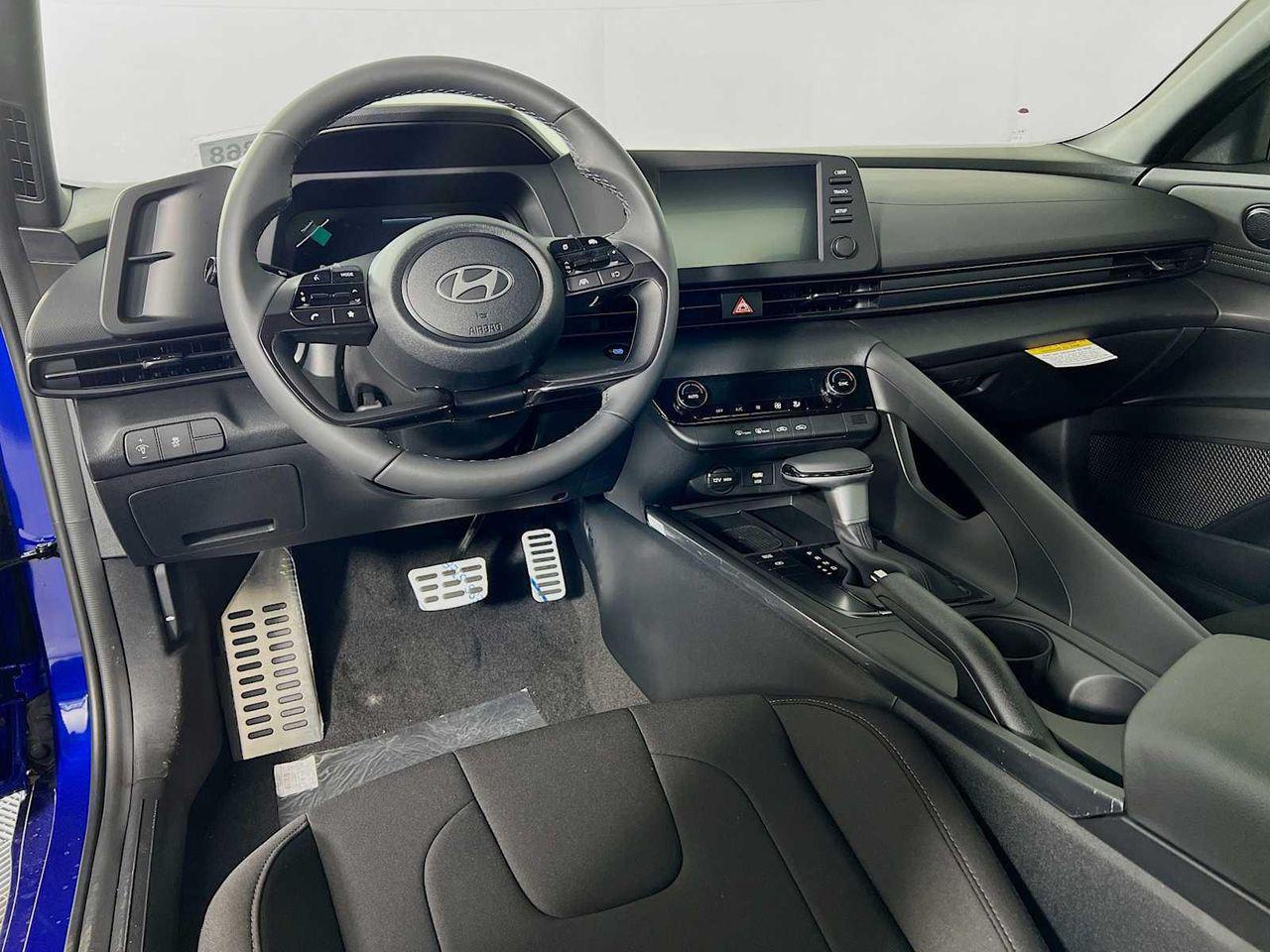 2025 Hyundai Elantra SEL Sport photo 6