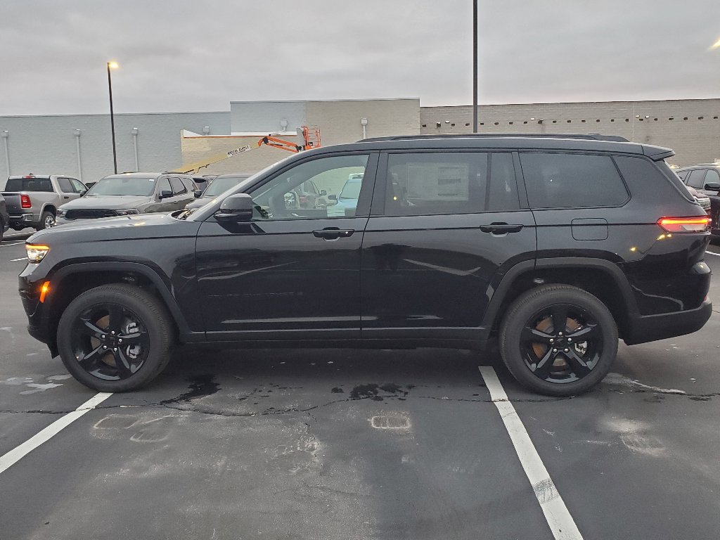 2025 Jeep Grand Cherokee Altitude X photo 3