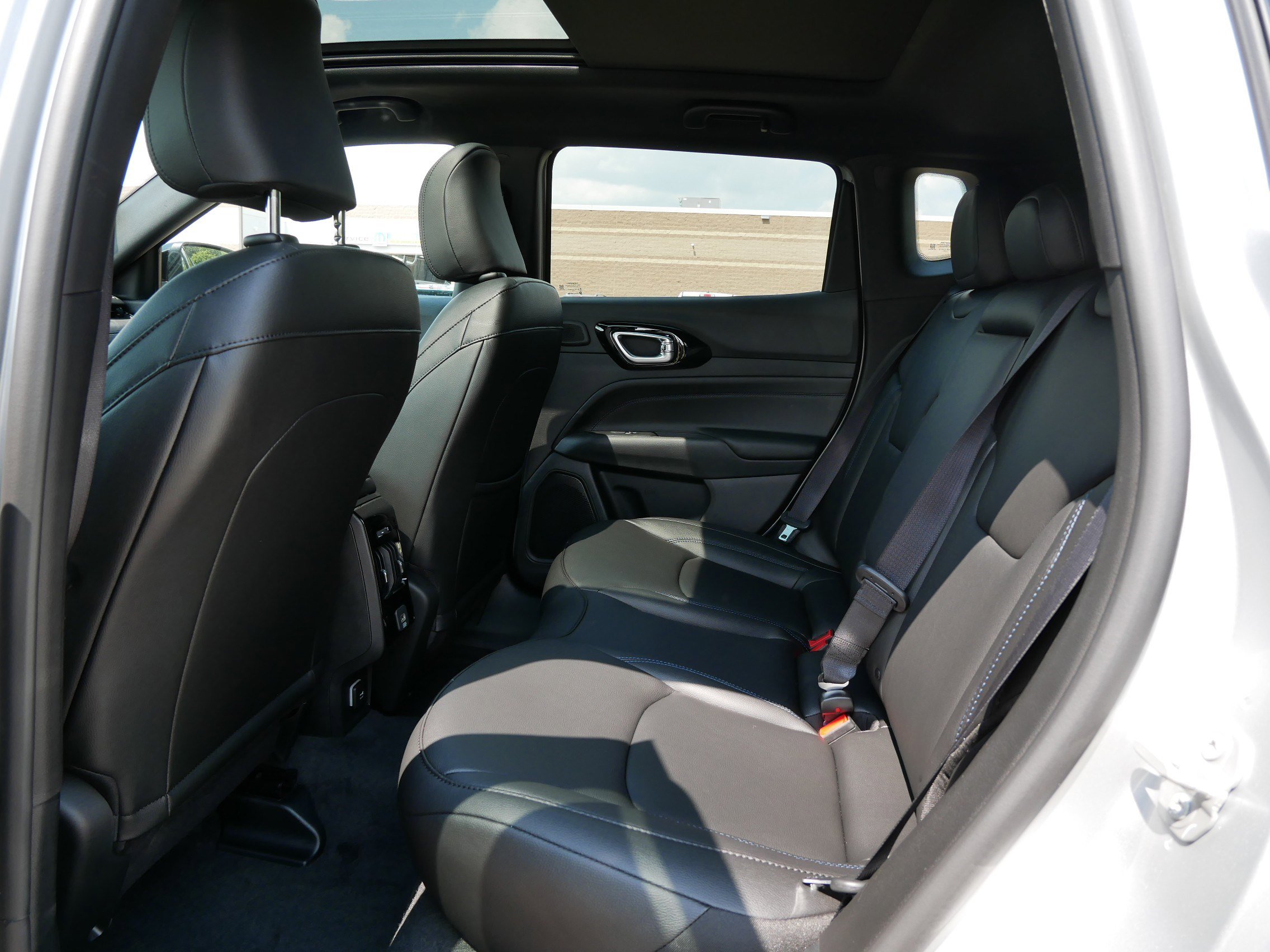 2025 Jeep Compass Limited photo 4