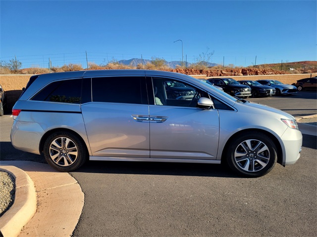 2016 Honda Odyssey Touring Elite photo 3