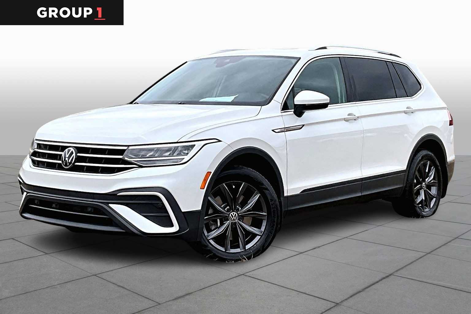 2023 Volkswagen Tiguan SE's photo