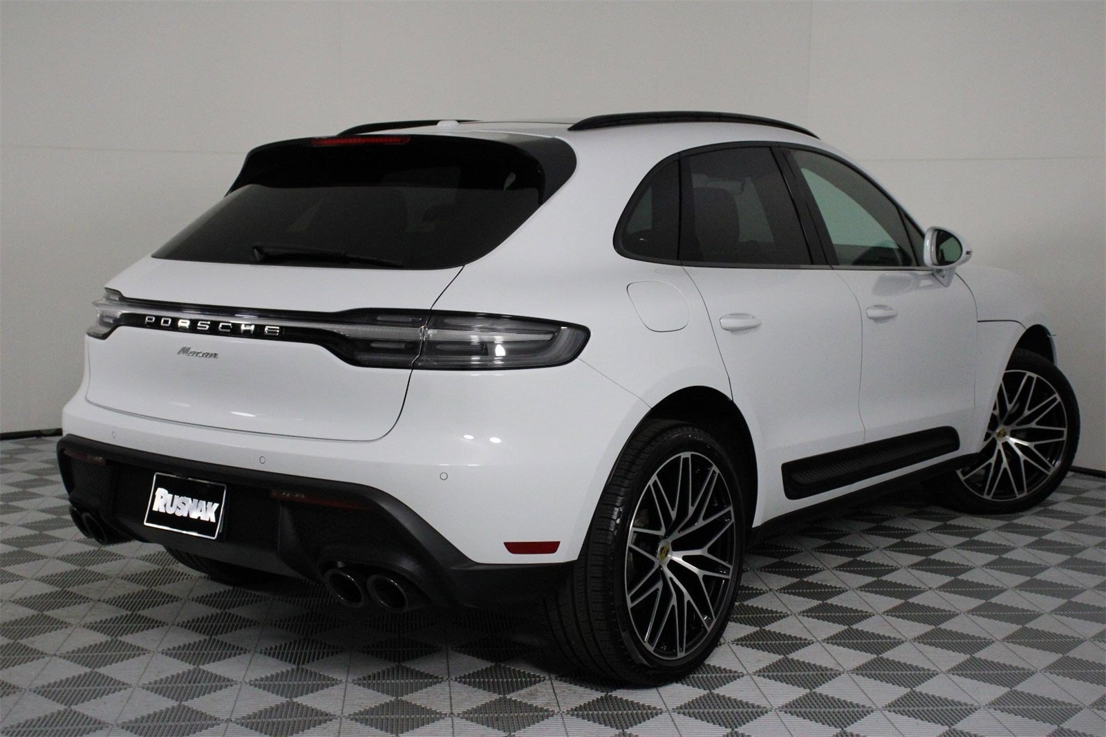 2025 Porsche Macan photo 7