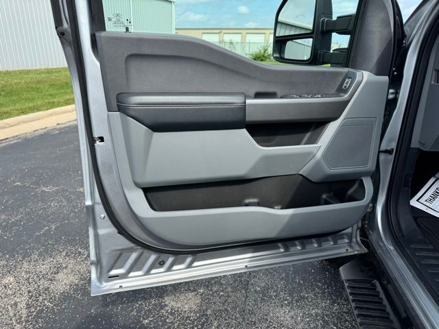 2024 Ford F-350 photo 18