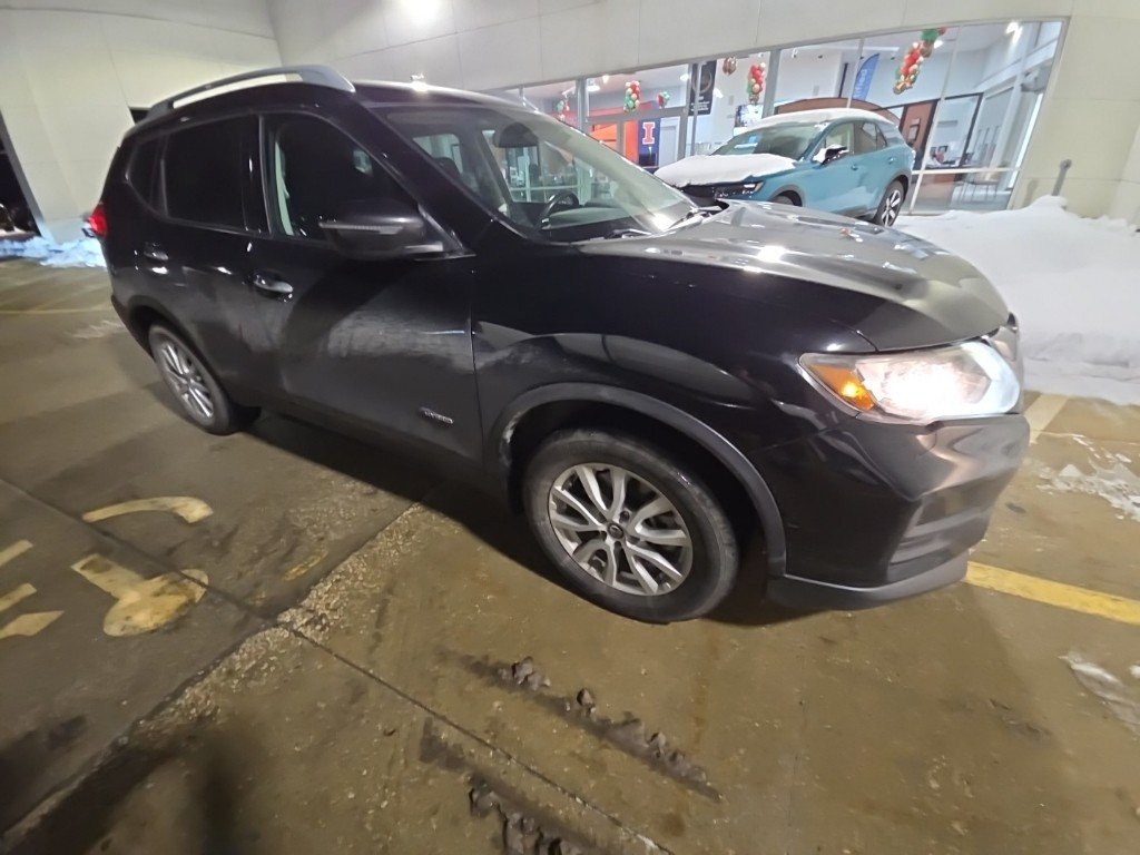 2017 Nissan Rogue SV's photo