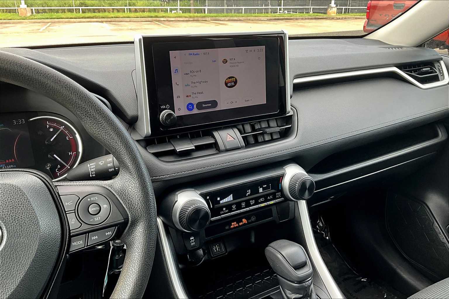 2023 Toyota RAV4 LE photo 6