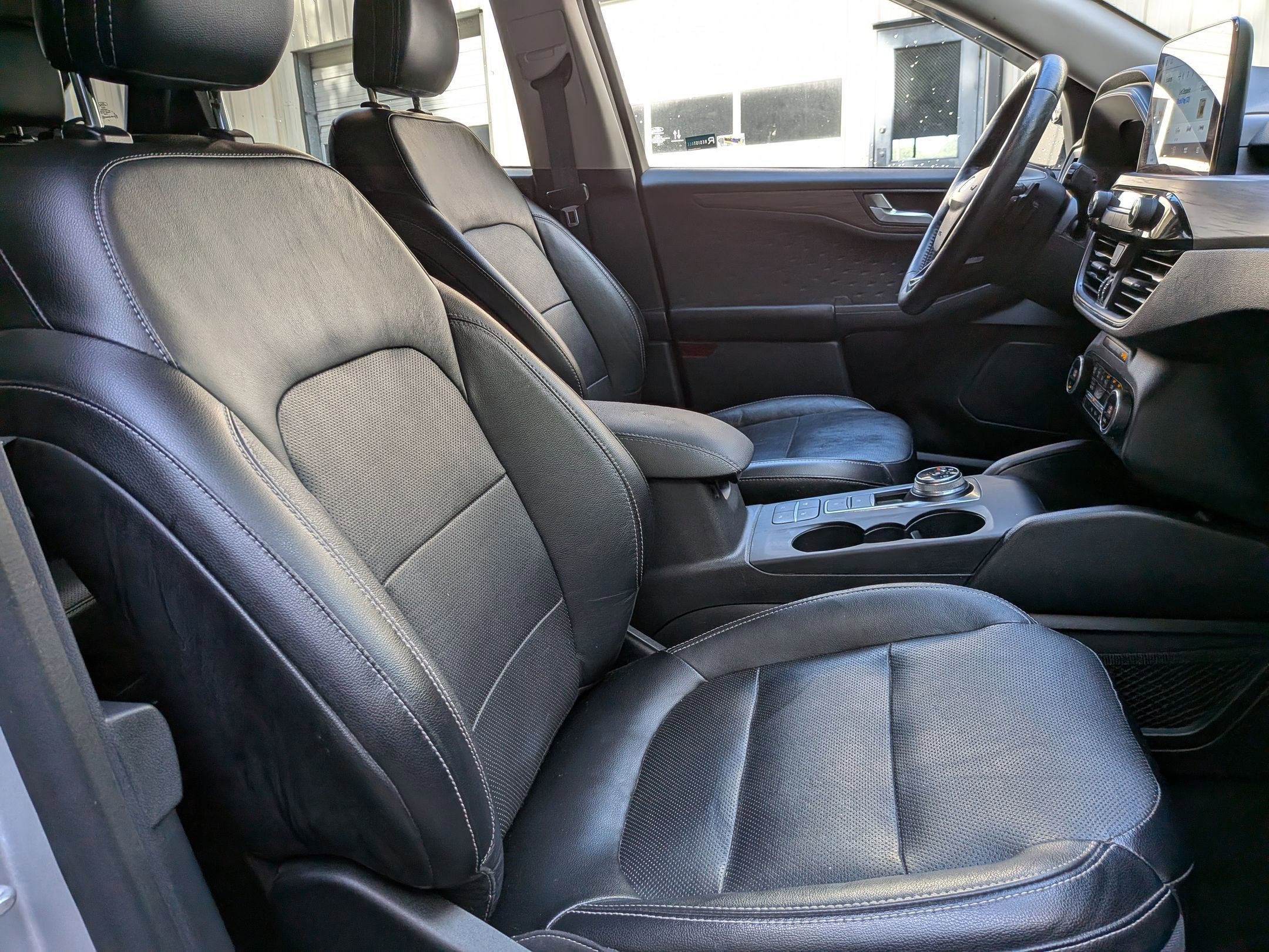 2020 Ford Escape Titanium photo 35