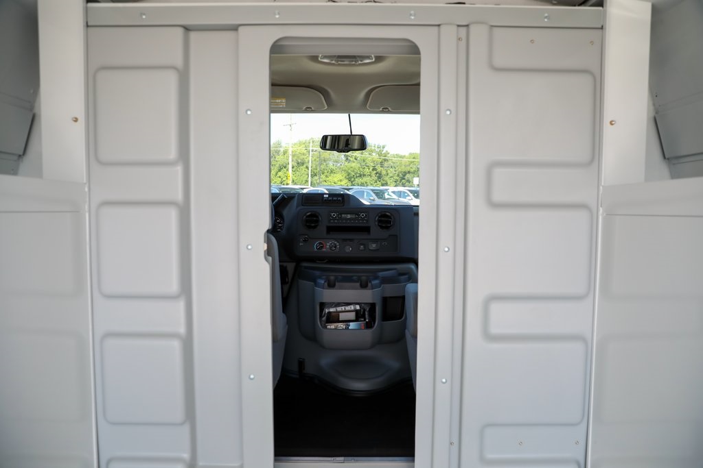 2025 Ford E-350 photo 21