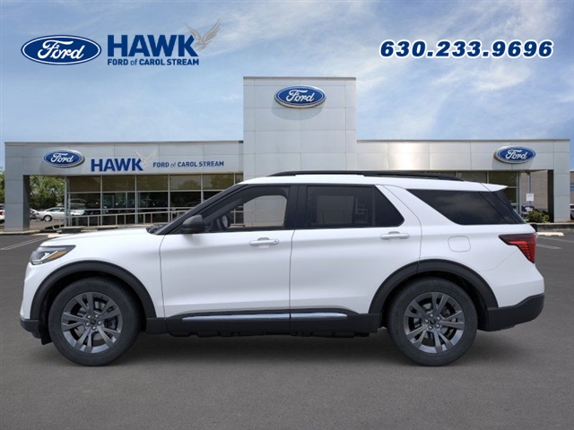 2025 Ford Explorer photo 2