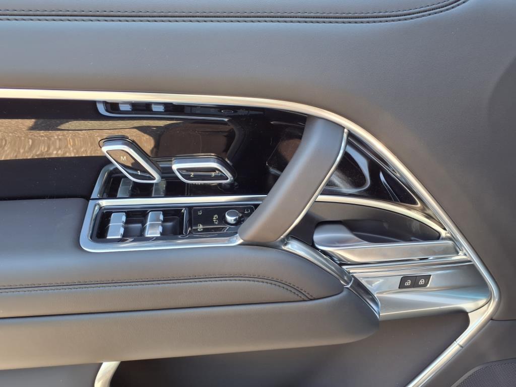2025 Land Rover Range Rover SE photo 10