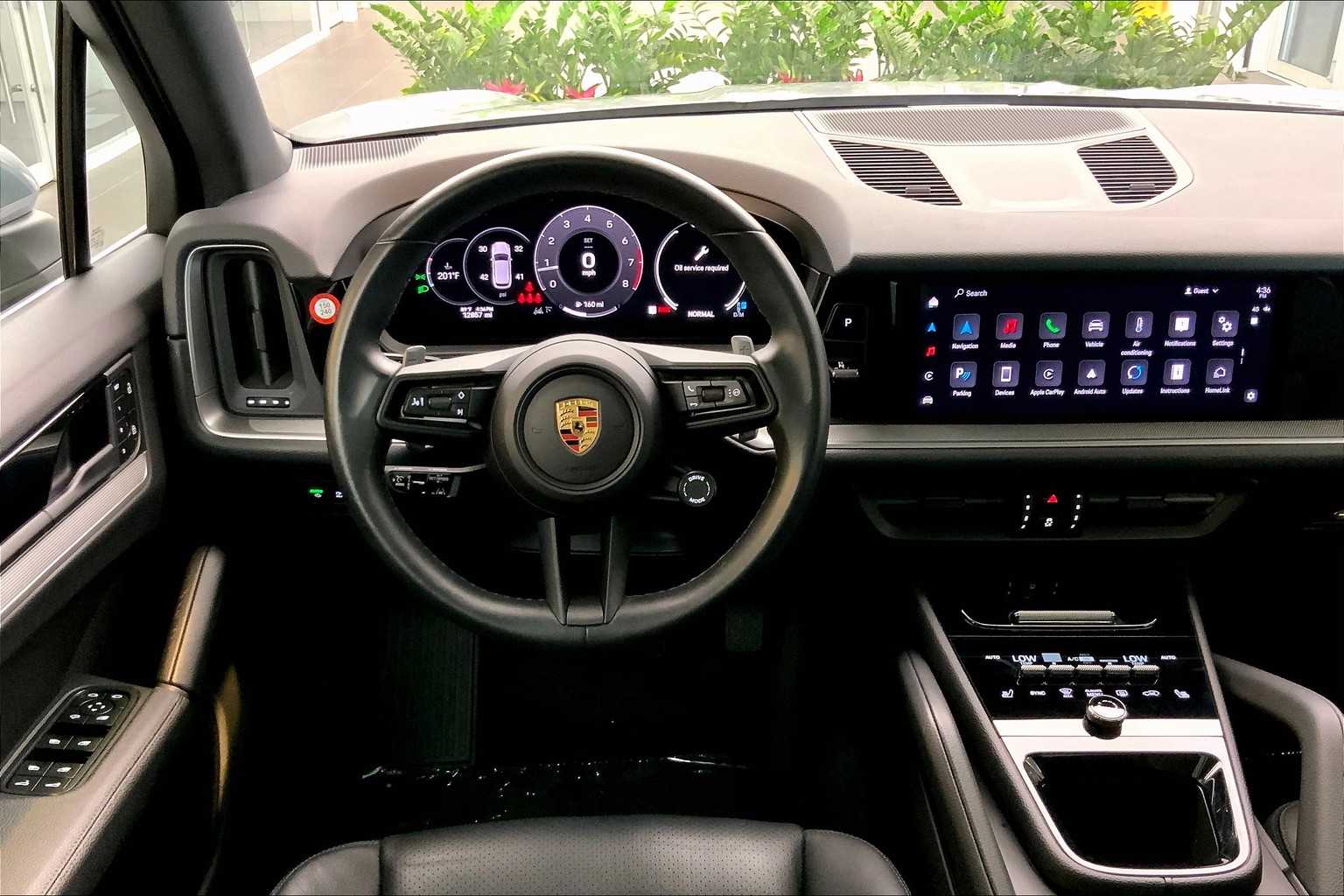 2024 Porsche Cayenne photo 4