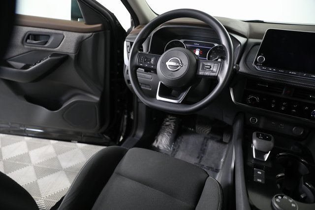 2023 Nissan Rogue S photo 18