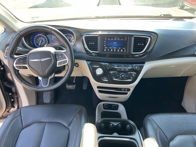 2020 Chrysler Pacifica Touring L photo 4