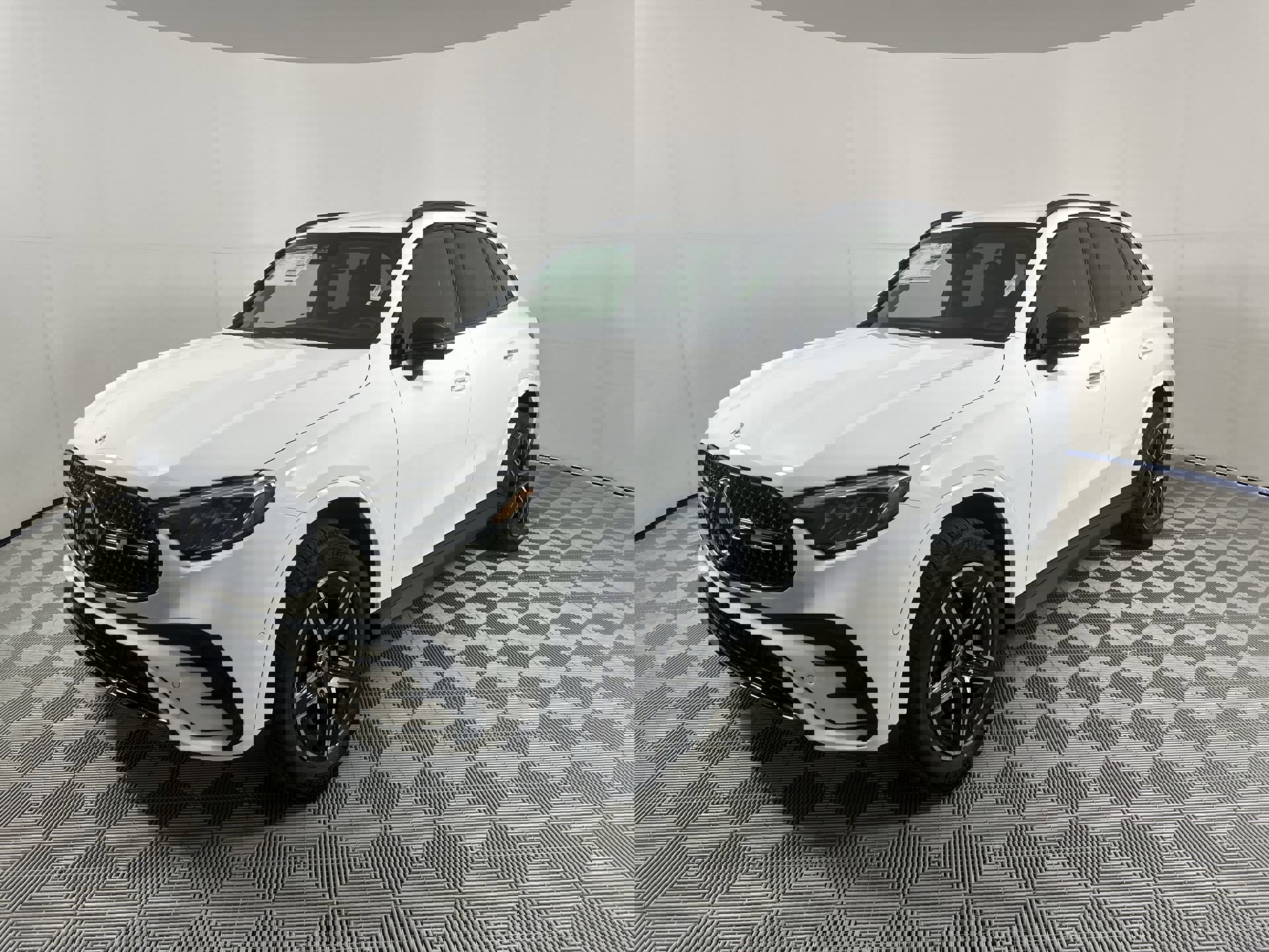 2025 Mercedes Benz GLC 300 4MATIC photo 4