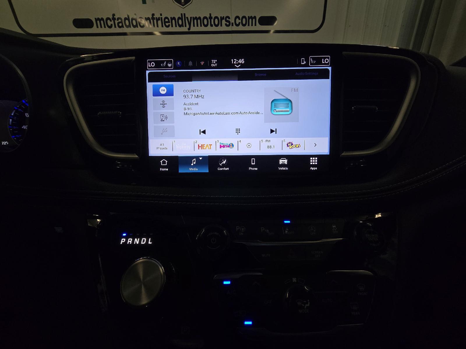 2025 Chrysler Pacifica photo 16