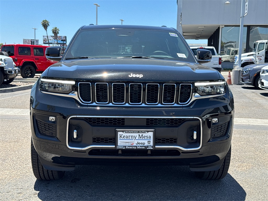 2025 Jeep Grand Cherokee Overland photo 3