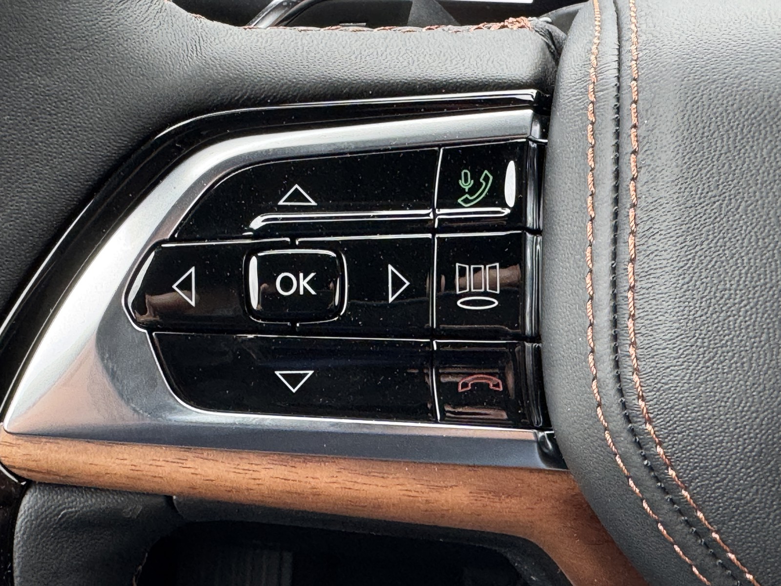 2025 Jeep Grand Cherokee L Summit Reserve photo 24