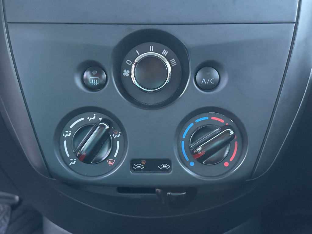 2015 Nissan Versa 1.6 Plus photo 12