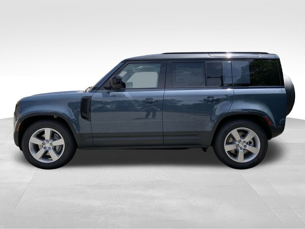 2025 Land Rover Defender 110 S photo 2