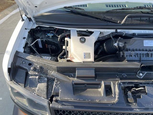2024 Chevrolet Express Cutaway 3500 photo 32