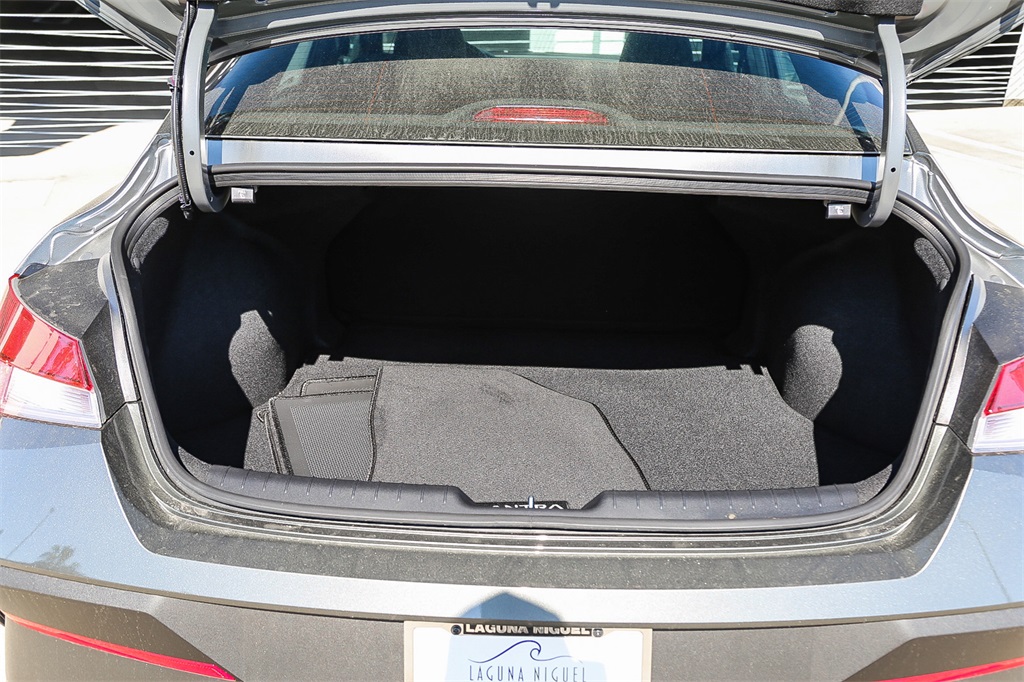 2025 Hyundai Elantra SEL Sport photo 11