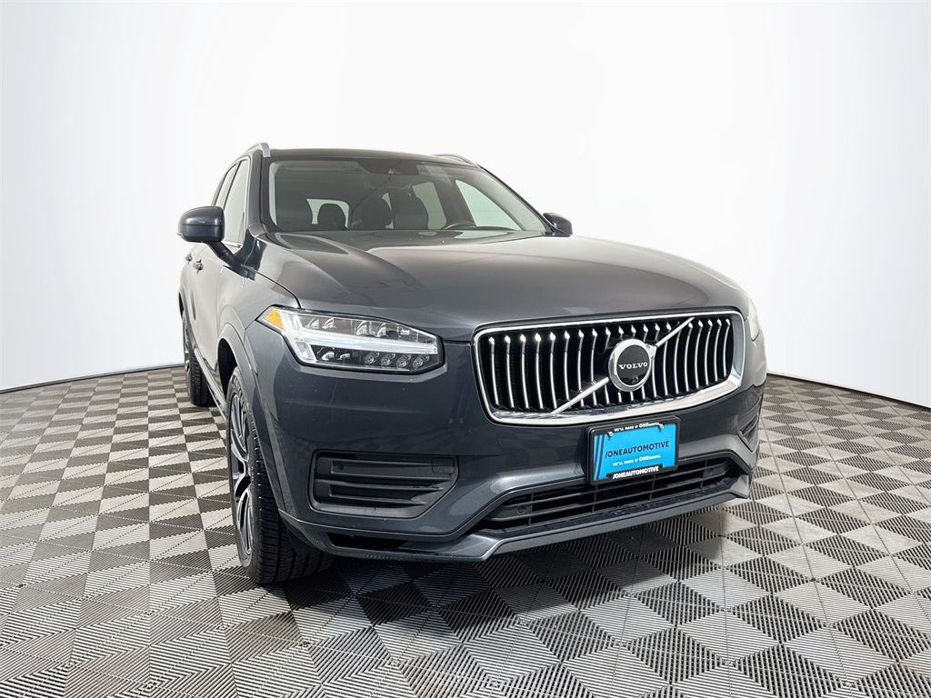 2022 Volvo XC90 T5 Momentum photo 3