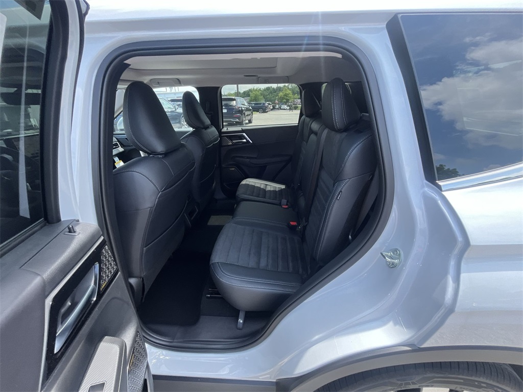 2025 Mitsubishi Outlander SE photo 22