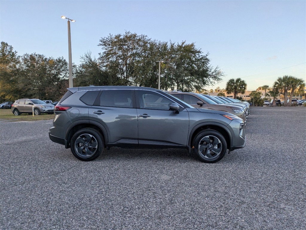 2025 Nissan Rogue SV photo 2