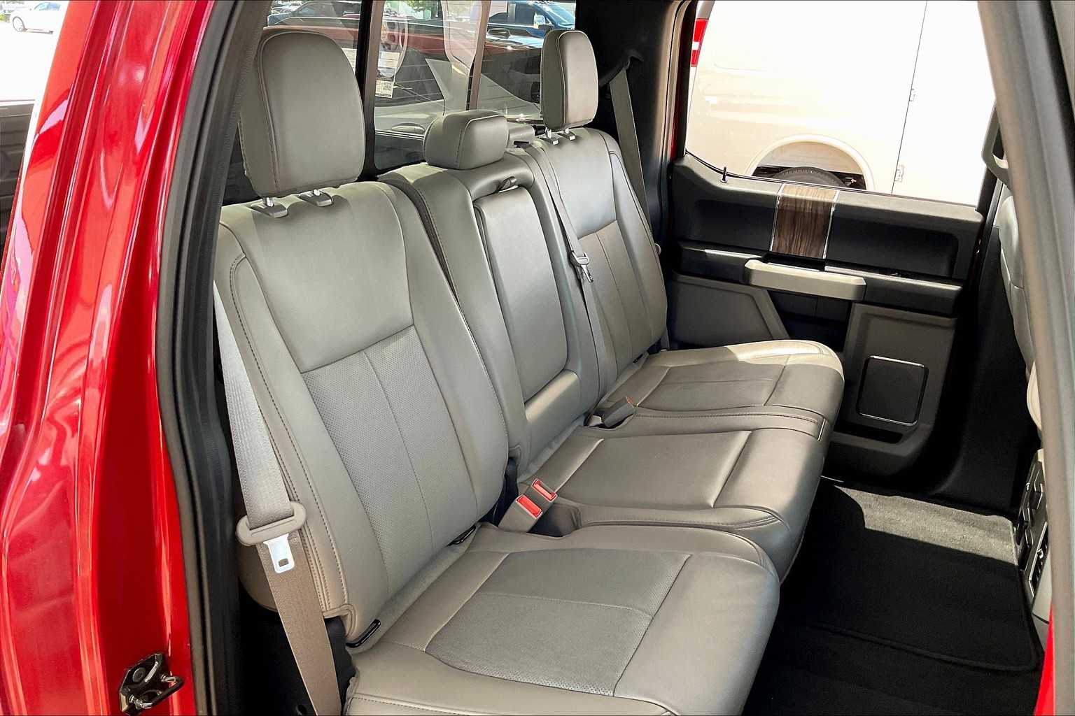 2020 Ford F-150 Lariat photo 18