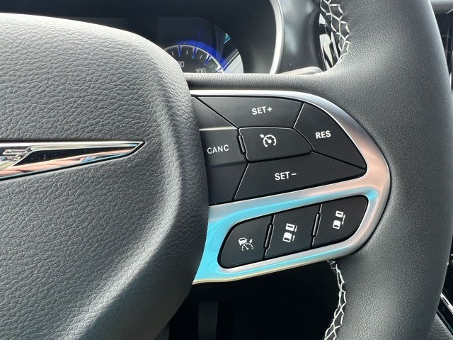 2026 Chrysler Pacifica photo 8