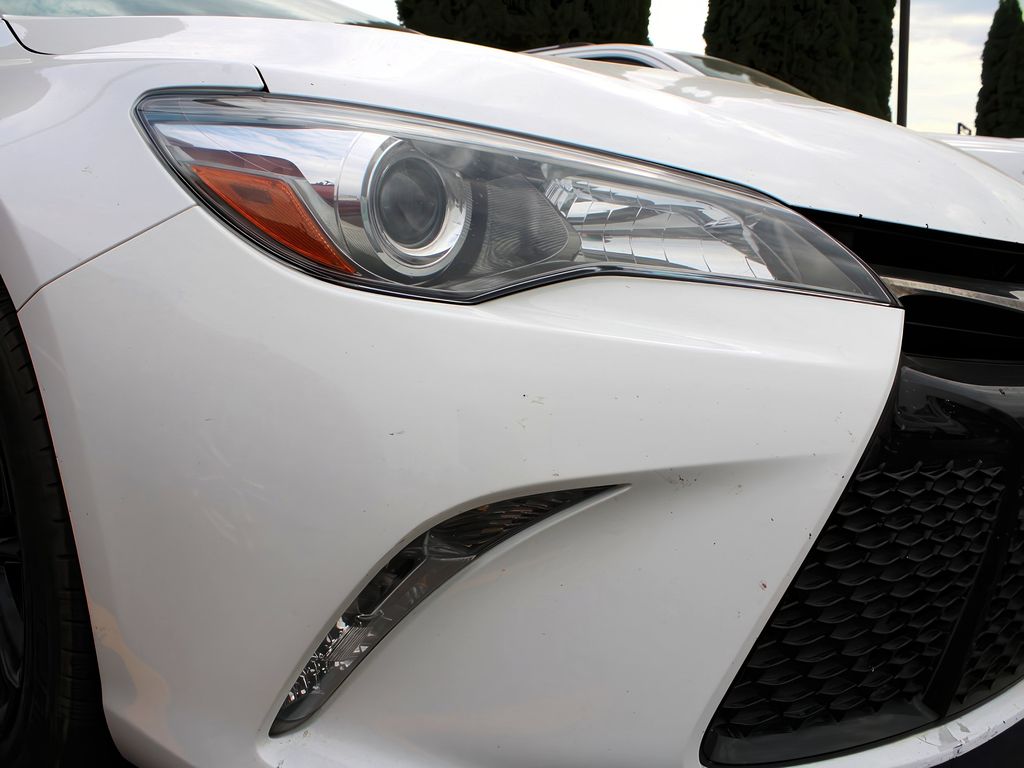 2016 Toyota Camry SE photo 7
