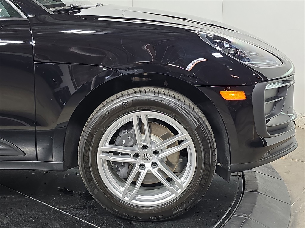 2026 Porsche Macan T photo 10
