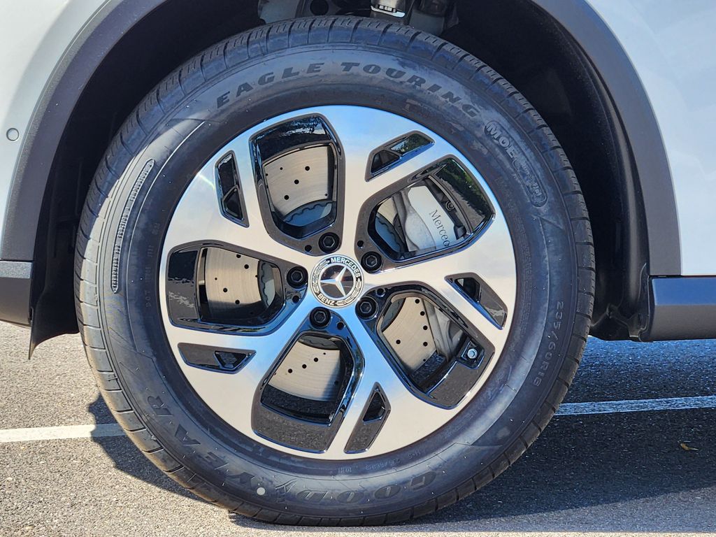 2025 Mercedes Benz GLC 350e 4MATIC photo 4