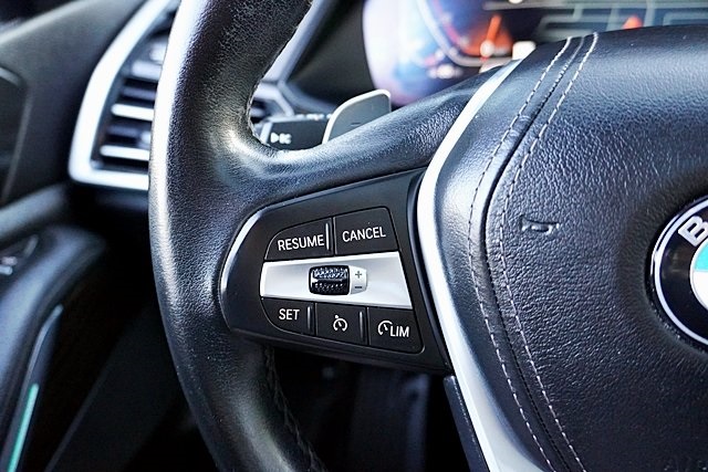 Used 2020 White BMW sDrive40i image 37