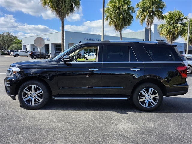 2023 Ford Expedition Limited photo 2