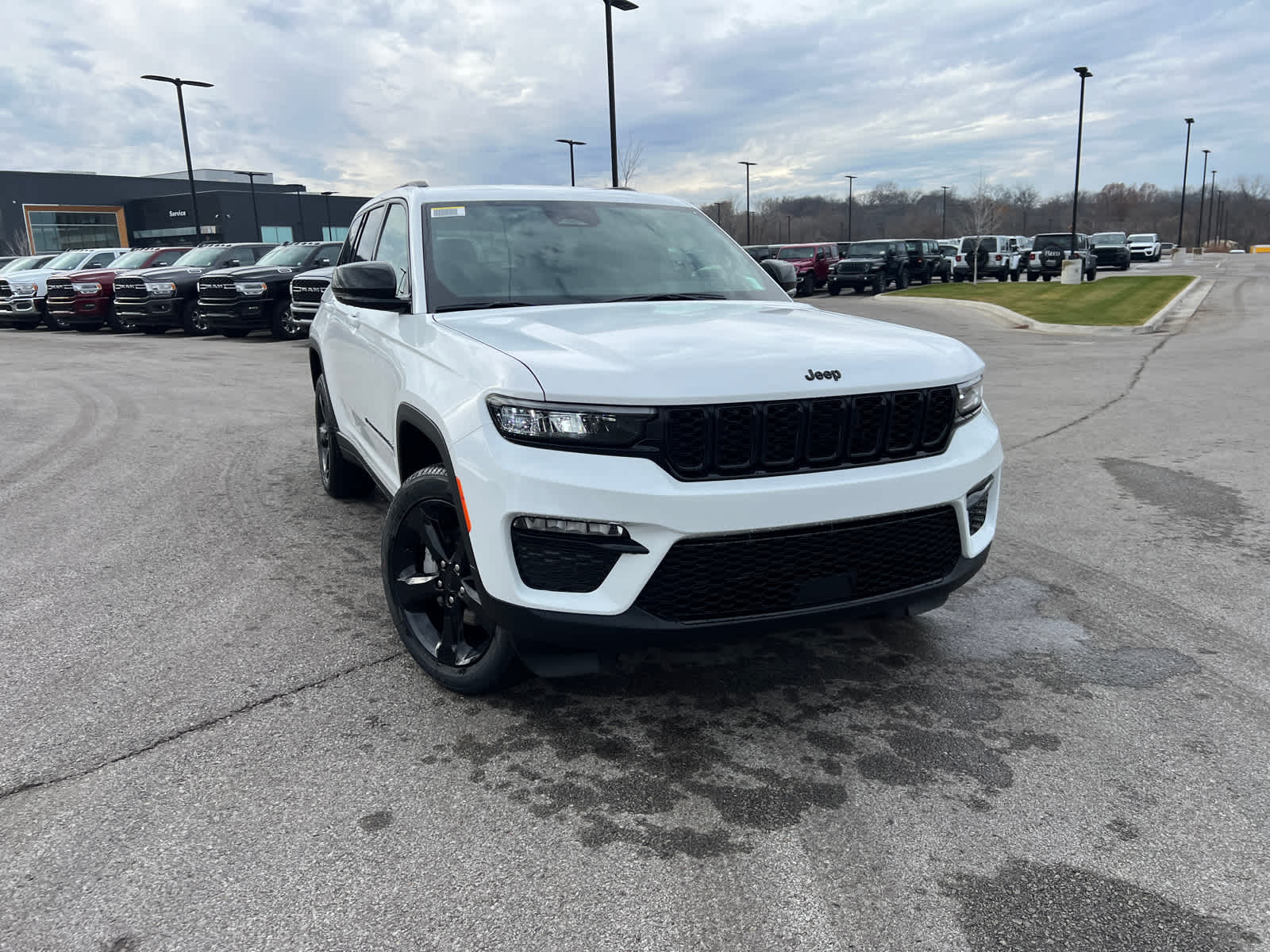 2025 Jeep Grand Cherokee Limited photo 3