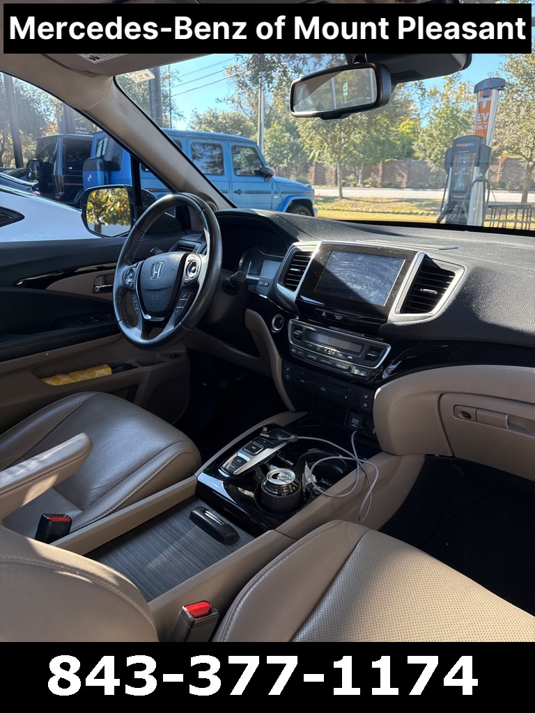 2017 Honda Pilot Elite photo 3