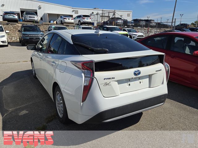 2016 Toyota Prius Two photo 4