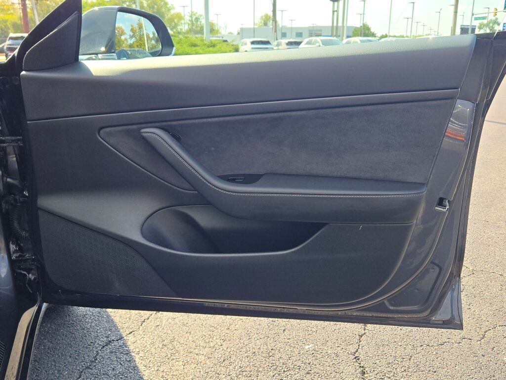 2020 Tesla Model 3 Standard Range Plus photo 8