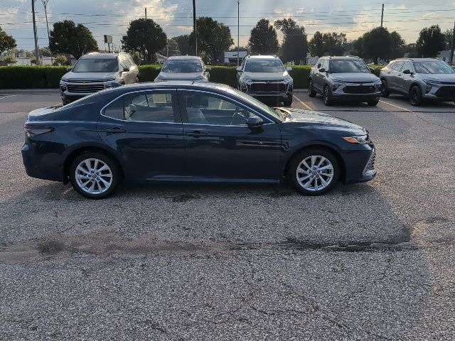 2023 Toyota Camry LE photo 3